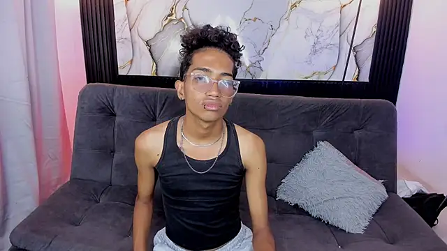 Snapshot of triiangel_latinboy chatting on 05-22-26, 12:36 triiangel latinboy online show from 05-22-26, 12:36