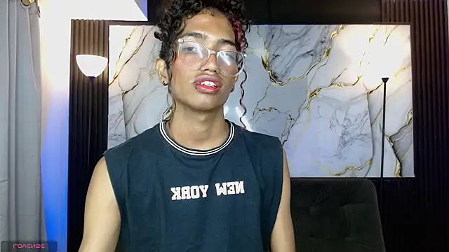Snapshot of triiangel_latinboy chatting on 05-08-26, 12:25 triiangel latinboy online show from 05-08-26, 12:25