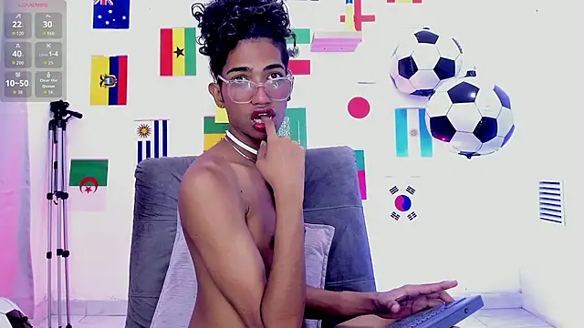 Snapshot of triiangel_latinboy chatting on 07-10-26, 12:38 triiangel latinboy online show from 07-10-26, 12:38