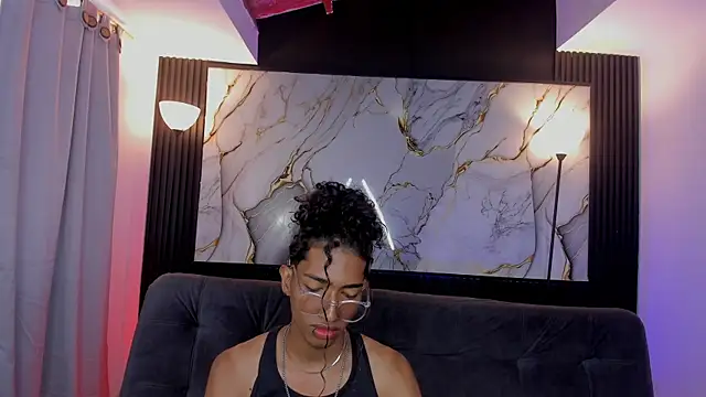 Snapshot of triiangel_latinboy chatting on 05-18-26, 12:32 triiangel latinboy online show from 05-18-26, 12:32