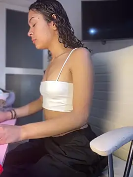 AlanaMartinez Pink online show from 05-09-26, 12:58