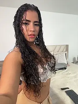 ZaraReyes online show from 05-11-26, 12:17