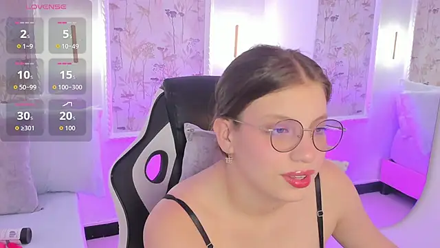 liiliie petite online show from 05-14-26, 07:11