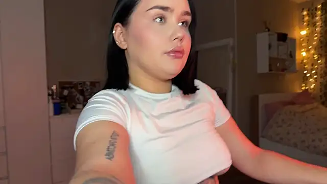Snapshot of lola_raze chatting on 06-26-26, 12:49 lola raze online show from 06-26-26, 12:49