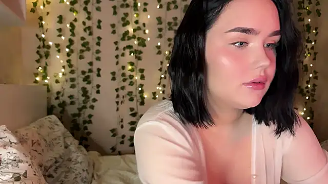 Snapshot of lola_raze chatting on 07-18-26, 10:18 lola raze online show from 07-18-26, 10:18