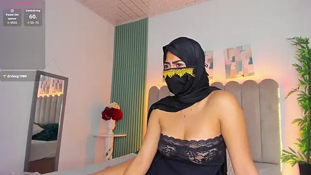Snapshot of Layla_amirah chatting on 05-01-26, 03:11 Layla amirah online show from 05-01-26, 03:11