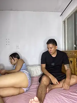 Snapshot of lisa_and_lian chatting on 04-10-26, 11:12 lisa and lian online show from 04-10-26, 11:12