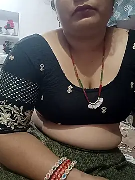 Snapshot of bhabhi-lovely chatting on 04-16-26, 06:47 bhabhi-lovely online show from 04-16-26, 06:47