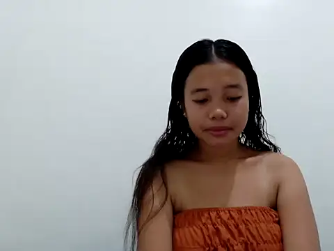 Snapshot of Pinaysweetgirl chatting on 04-18-26, 05:10 Pinaysweetgirl online show from 04-18-26, 05:10