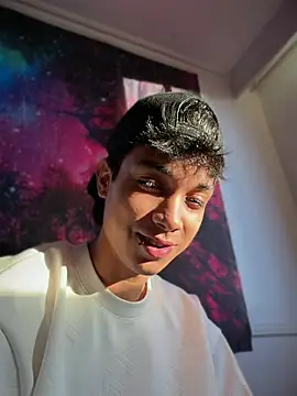 Snapshot of RoughDiamond_ chatting on 06-24-26, 10:40 RoughDiamond online show from 06-24-26, 10:40