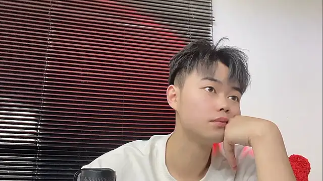 GUCCI-BOY1314 online show from 04-26-26, 12:57