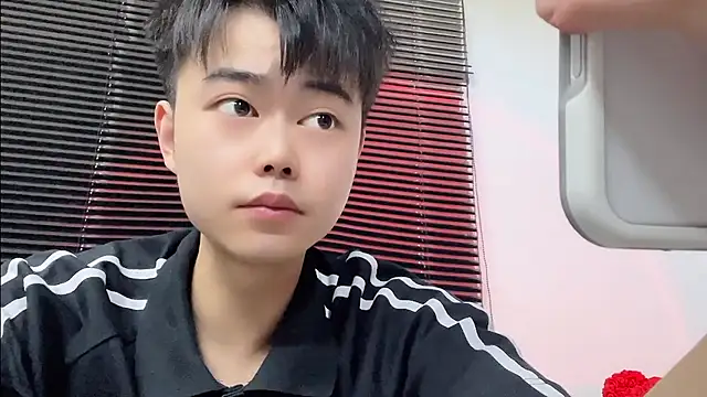 GUCCI-BOY1314 online show from 04-27-26, 05:49