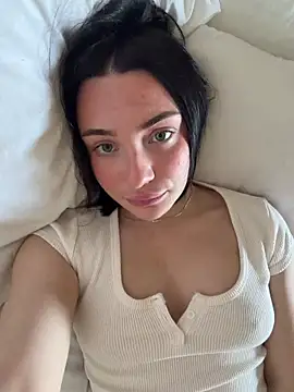 Snapshot of LucyHotty_ chatting on 05-20-26, 08:00 LucyHotty online show from 05-20-26, 08:00