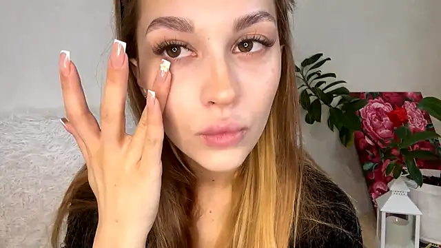 JoliPlatinums online show from 04-21-26, 03:57