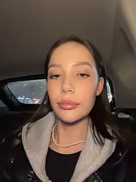 Snapshot of BabyFawn chatting on 04-10-26, 06:04 BabyFawn online show from 04-10-26, 06:04