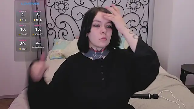 Snapshot of QwertyAnnie_Lbo chatting on 04-23-26, 01:35 QwertyAnnie Lbo online show from 04-23-26, 01:35