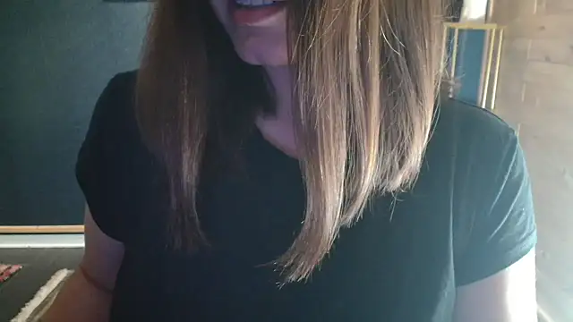Snapshot of NicoleLove_ chatting on 06-25-26, 05:34 NicoleLove online show from 06-25-26, 05:34