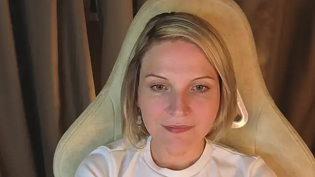 angelina wings online show from 04-15-26, 10:21