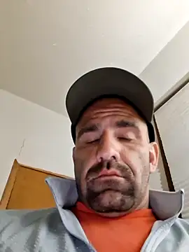 Snapshot of fitguy4u chatting on 05-24-26, 06:46 fitguy4u online show from 05-24-26, 06:46