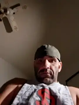 Snapshot of fitguy4u chatting on 06-01-26, 04:13 fitguy4u online show from 06-01-26, 04:13