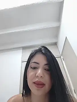 Snapshot of LeilaScott chatting on 04-27-26, 02:31 LeilaScott online show from 04-27-26, 02:31