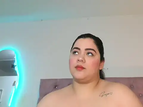 Snapshot of laurenlaine chatting on 04-13-26, 02:43 laurenlaine online show from 04-13-26, 02:43