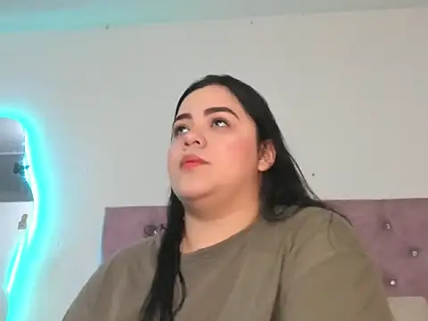 Snapshot of laurenlaine chatting on 04-14-26, 02:00 laurenlaine online show from 04-14-26, 02:00