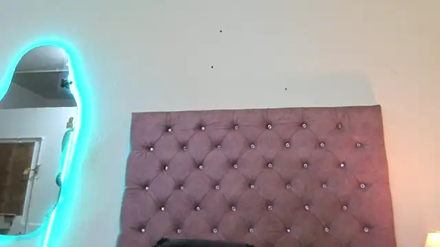 laurenlaine online show from 05-21-26, 04:04