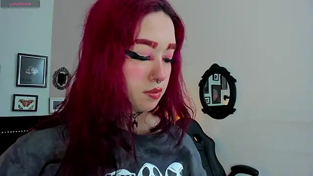 Snapshot of Leah_cherry chatting on 06-16-26, 08:20 Leah cherry online show from 06-16-26, 08:20