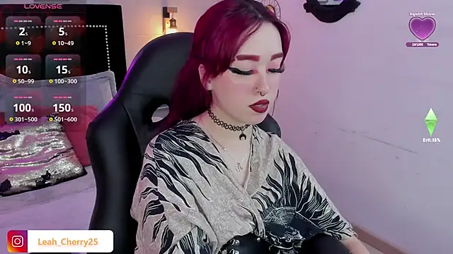 Snapshot of Leah_cherry chatting on 06-19-26, 09:53 Leah cherry online show from 06-19-26, 09:53