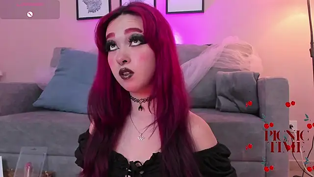 Snapshot of Leah_cherry chatting on 06-18-26, 10:26 Leah cherry online show from 06-18-26, 10:26