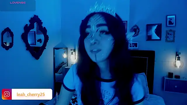 Snapshot of Leah_cherry chatting on 05-28-26, 10:48 Leah cherry online show from 05-28-26, 10:48