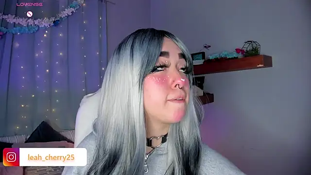Snapshot of Leah_cherry chatting on 06-10-26, 05:52 Leah cherry online show from 06-10-26, 05:52