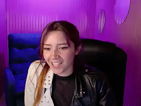 Snapshot of Emily_Cherry_ chatting on 05-11-26, 06:38 Emily Cherry online show from 05-11-26, 06:38