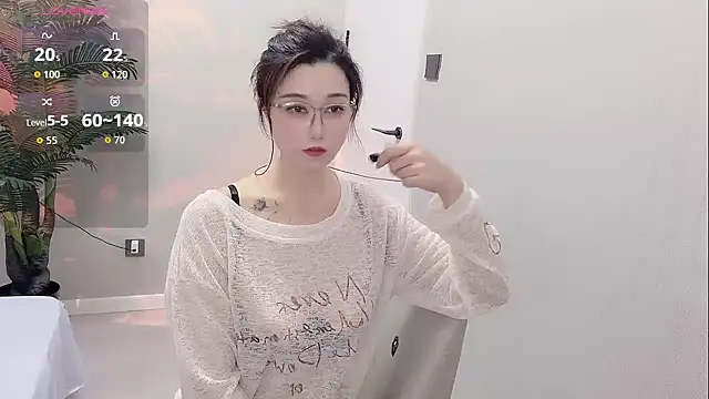 Snapshot of Yunxi- chatting on 06-03-26, 01:56 Yunxi- online show from 06-03-26, 01:56