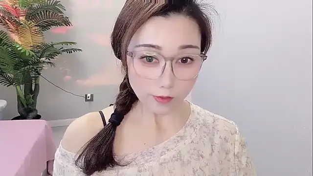 Snapshot of Yunxi- chatting on 05-03-26, 03:33 Yunxi- online show from 05-03-26, 03:33