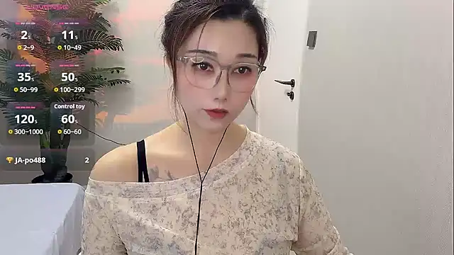 Snapshot of Yunxi- chatting on 05-12-26, 02:23 Yunxi- online show from 05-12-26, 02:23