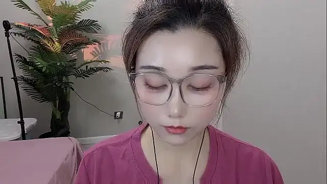 Snapshot of Yunxi- chatting on 04-18-26, 01:35 Yunxi- online show from 04-18-26, 01:35