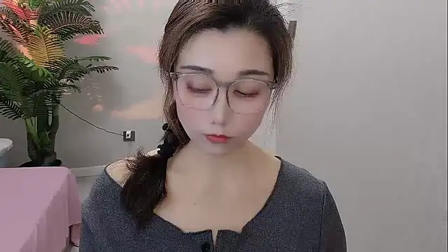 Snapshot of Yunxi- chatting on 05-02-26, 01:38 Yunxi- online show from 05-02-26, 01:38
