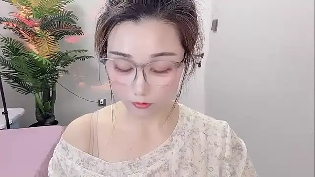 Snapshot of Yunxi- chatting on 04-30-26, 12:56 Yunxi- online show from 04-30-26, 12:56
