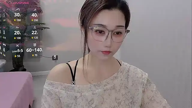 Snapshot of Yunxi- chatting on 05-08-26, 01:48 Yunxi- online show from 05-08-26, 01:48
