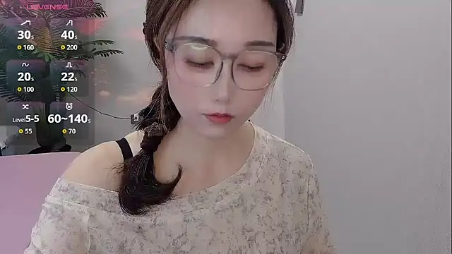 Snapshot of Yunxi- chatting on 05-07-26, 02:05 Yunxi- online show from 05-07-26, 02:05