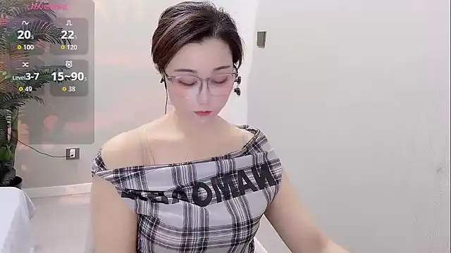 Snapshot of Yunxi- chatting on 06-11-26, 02:03 Yunxi- online show from 06-11-26, 02:03