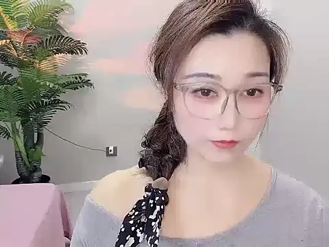 Snapshot of Yunxi- chatting on 04-26-26, 01:19 Yunxi- online show from 04-26-26, 01:19