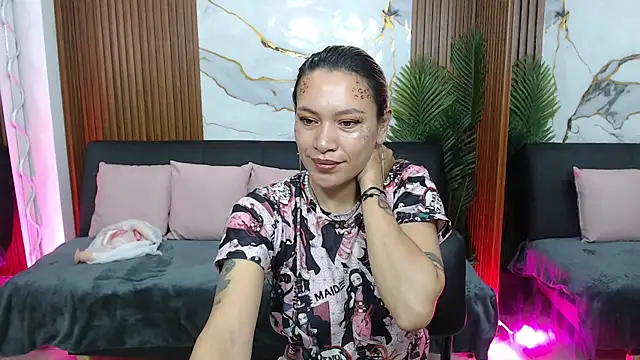 Snapshot of alonddra_tay chatting on 04-20-26, 11:46 alonddra tay online show from 04-20-26, 11:46