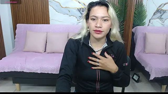 Snapshot of alonddra_tay chatting on 04-16-26, 11:44 alonddra tay online show from 04-16-26, 11:44