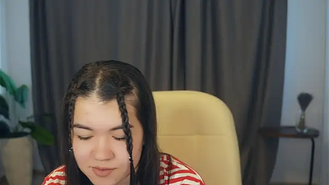 ShanaYock online show from 04-13-26, 07:01