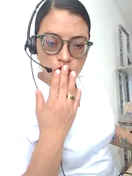Snapshot of SOFI__10 chatting on 04-19-26, 02:40 SOFI 10 online show from 04-19-26, 02:40