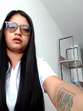 Snapshot of SOFI__10 chatting on 04-17-26, 12:52 SOFI 10 online show from 04-17-26, 12:52