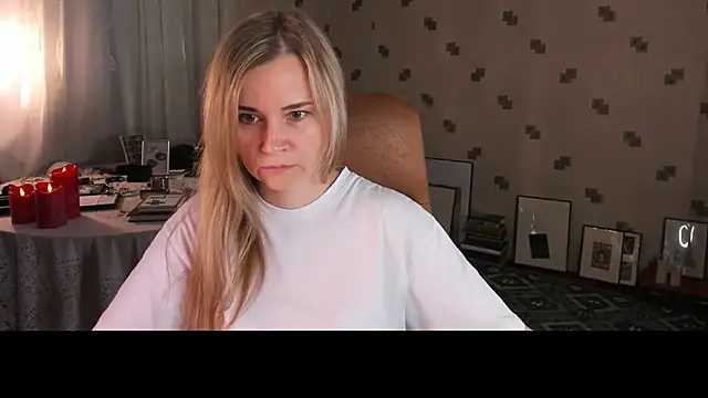 MiaSparkes online show from 06-12-26, 06:55